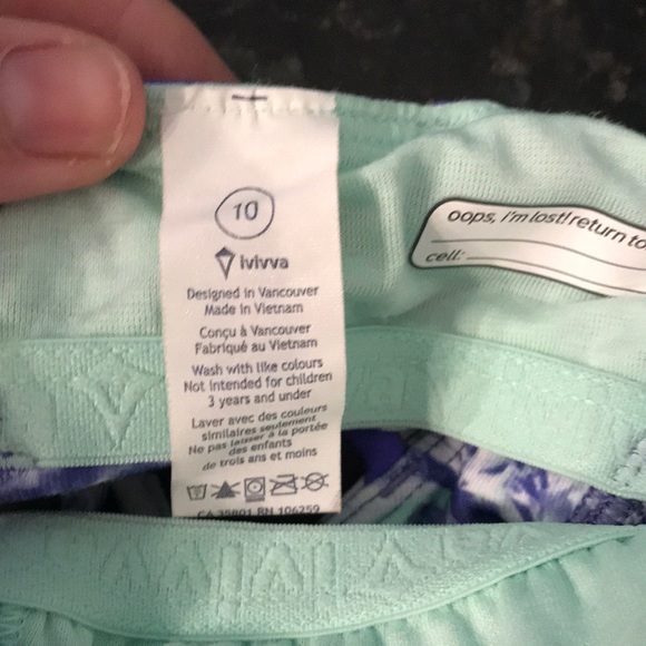 Girls Ivivva tank top with built in bra. - Picture 3 of 3